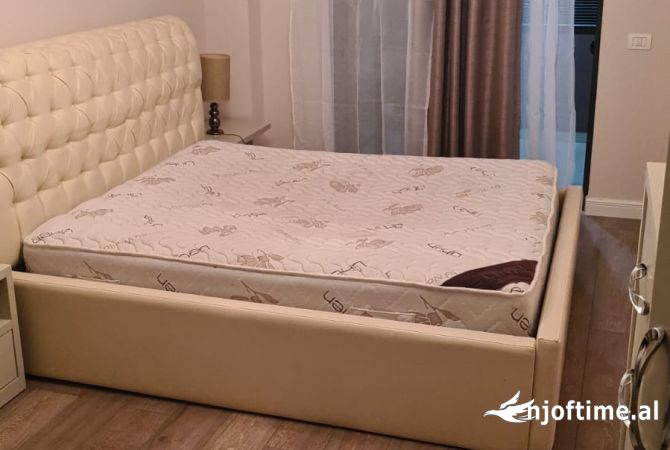 Shtepi ne shitje Apartament ne Tirane, 2+1, Mobilimi E mobiluar, Pagesa 155,999  Euro.