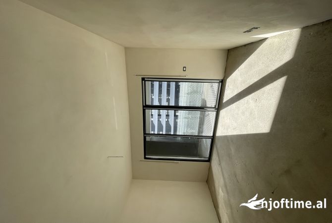 Shtepi ne shitje Apartament ne Tirane, 2+1, Mobilimi Bosh, pa mobiluar, Pagesa 171,000  Euro.