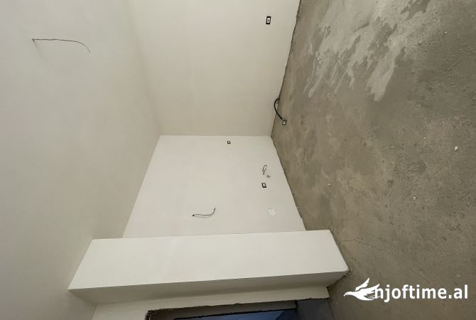 Shtepi ne shitje Apartament ne Tirane, 2+1, Mobilimi Bosh, pa mobiluar, Pagesa 171,000  Euro.