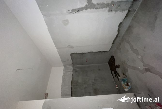 Shtepi ne shitje Apartament ne Tirane, 2+1, Mobilimi Bosh, pa mobiluar, Pagesa 171,000  Euro.