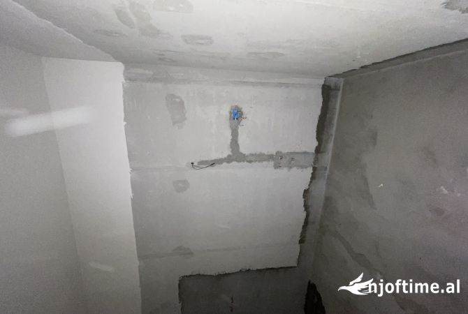 Shtepi ne shitje Apartament ne Tirane, 2+1, Mobilimi Bosh, pa mobiluar, Pagesa 171,000  Euro.