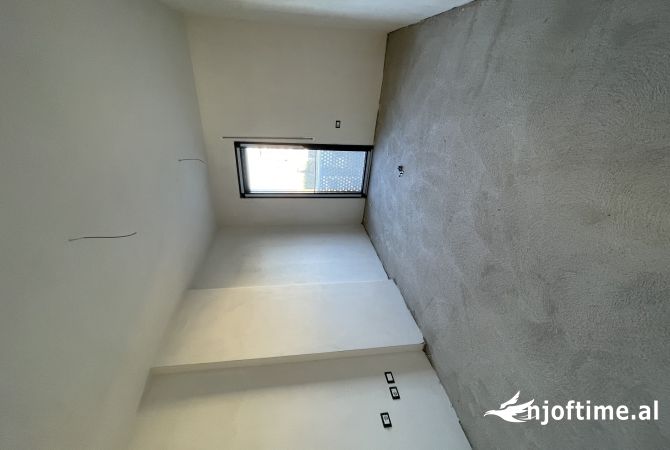 Shtepi ne shitje Apartament ne Tirane, 2+1, Mobilimi Bosh, pa mobiluar, Pagesa 171,000  Euro.