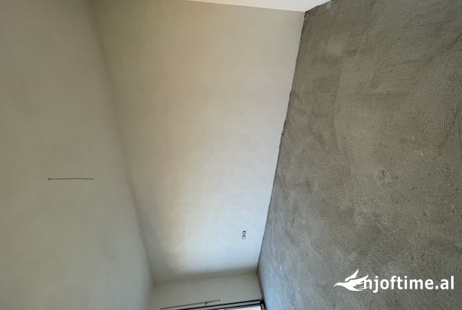 Shtepi ne shitje Apartament ne Tirane, 2+1, Mobilimi Bosh, pa mobiluar, Pagesa 171,000  Euro.