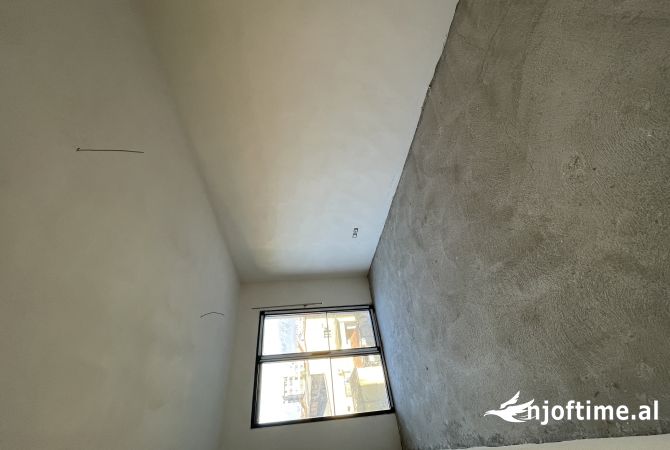 Shtepi ne shitje Apartament ne Tirane, 2+1, Mobilimi Bosh, pa mobiluar, Pagesa 171,000  Euro.