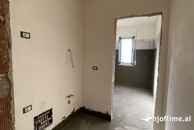 Shtepi ne shitje Apartament ne Tirane, 2+1, Mobilimi Bosh, pa mobiluar, Pagesa 171,100  Euro.