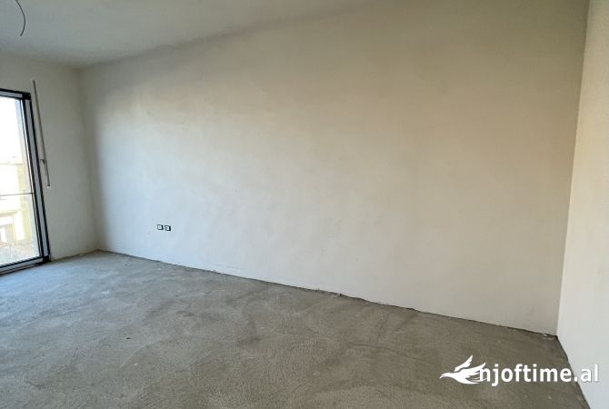 Shtepi ne shitje Apartament ne Tirane, 2+1, Mobilimi Bosh, pa mobiluar, Pagesa 171,100  Euro.