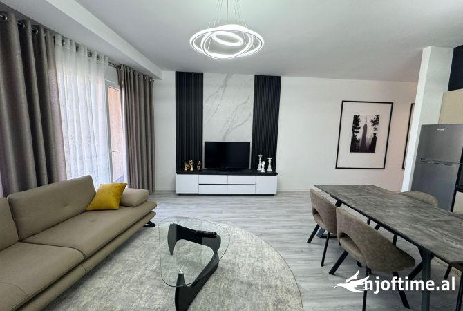Shtepi ne shitje Apartament ne Tirane, 3+1, Mobilimi E mobiluar, Pagesa 349,996  Euro.