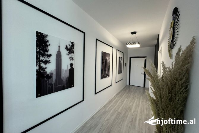 Shtepi ne shitje Apartament ne Tirane, 3+1, Mobilimi E mobiluar, Pagesa 349,996  Euro.