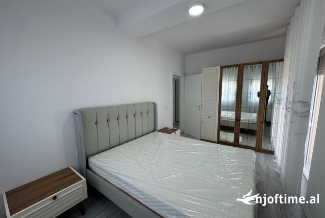Shtepi ne shitje Apartament ne Tirane, 3+1, Mobilimi E mobiluar, Pagesa 349,996  Euro.
