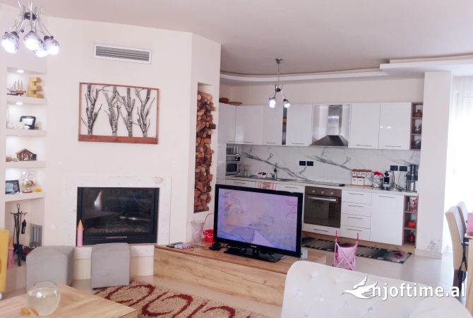 Shtepi ne shitje Apartament ne Tirane, 4+1, Mobilimi E mobiluar, Pagesa 369,999  Euro.