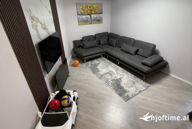 Shtepi ne shitje Apartament ne Tirane, 3+1, Mobilimi E mobiluar, Pagesa 164,995  Euro.