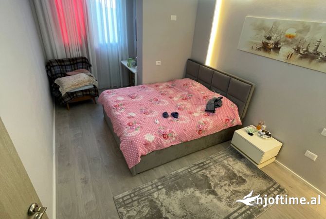 Shtepi ne shitje Apartament ne Tirane, 3+1, Mobilimi E mobiluar, Pagesa 164,995  Euro.
