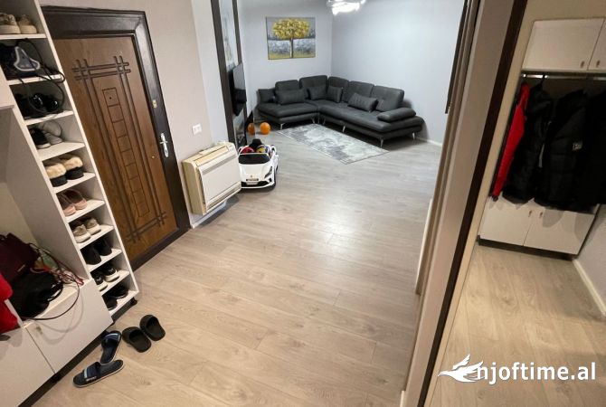 Shtepi ne shitje Apartament ne Tirane, 3+1, Mobilimi E mobiluar, Pagesa 164,995  Euro.