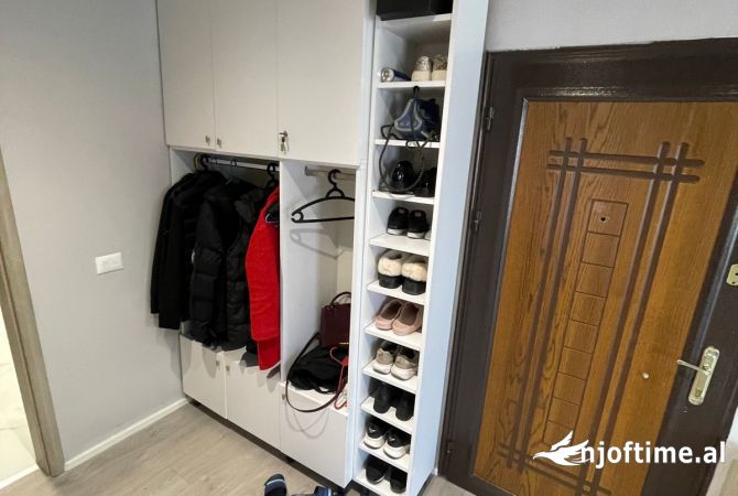 Shtepi ne shitje Apartament ne Tirane, 3+1, Mobilimi E mobiluar, Pagesa 164,995  Euro.