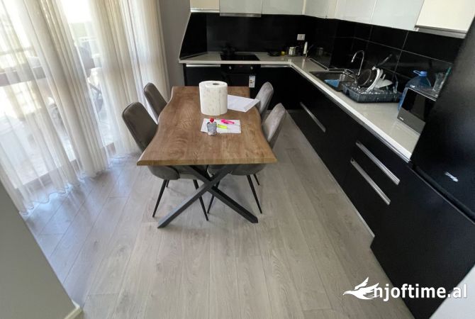 Shtepi ne shitje Apartament ne Tirane, 3+1, Mobilimi E mobiluar, Pagesa 164,995  Euro.