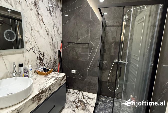 Shtepi ne shitje Apartament ne Tirane, 3+1, Mobilimi E mobiluar, Pagesa 394,996  Euro.