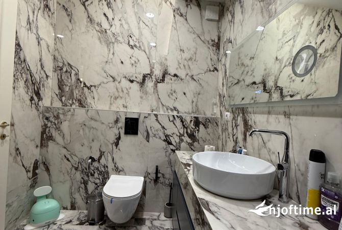 Shtepi ne shitje Apartament ne Tirane, 3+1, Mobilimi E mobiluar, Pagesa 394,996  Euro.