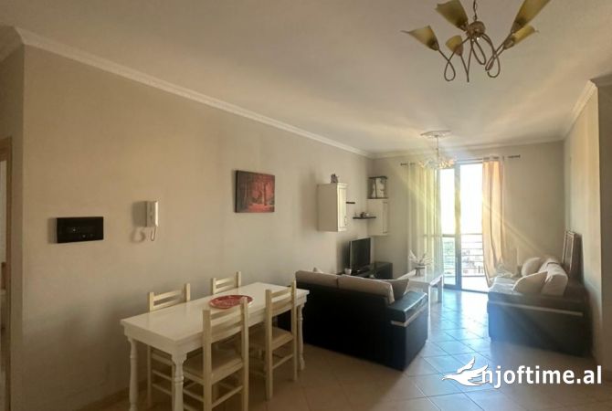 Shtepi ne shitje Apartament ne Tirane, 2+1, Mobilimi E mobiluar, Pagesa 149,999  Euro.