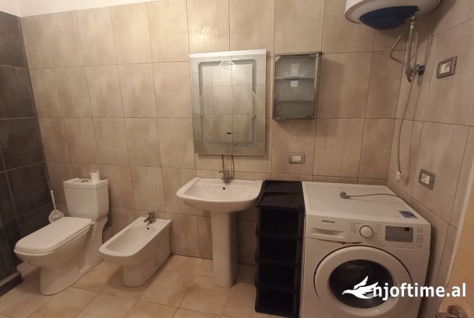 Shtepi ne shitje Apartament ne Tirane, 1+1, Mobilimi E mobiluar, Pagesa 104,999  Euro.