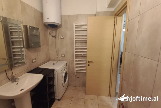 Shtepi ne shitje Apartament ne Tirane, 1+1, Mobilimi E mobiluar, Pagesa 104,999  Euro.