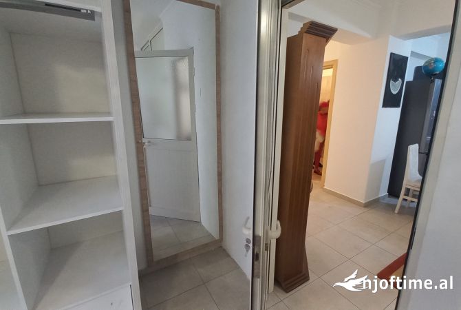 Shtepi ne shitje Apartament ne Tirane, 1+1, Mobilimi E mobiluar, Pagesa 104,999  Euro.