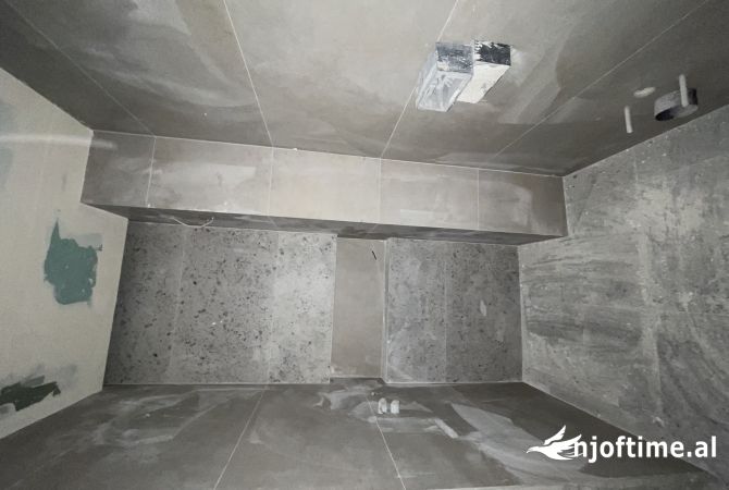 Shtepi ne shitje Apartament ne Tirane, 2+1, Mobilimi Bosh, pa mobiluar, Pagesa 244,000  Euro.
