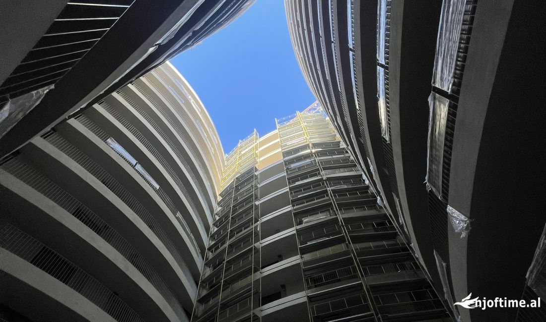 Shtepi ne shitje Apartament ne Tirane, 2+1, Mobilimi Bosh, pa mobiluar, Pagesa 244,100  Euro.