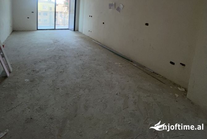 Shtepi ne shitje Apartament ne Tirane, 2+1, Mobilimi Bosh, pa mobiluar, Pagesa 244,100  Euro.