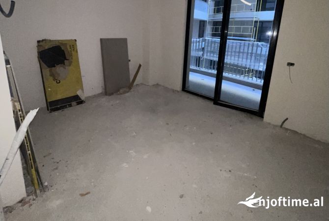 Shtepi ne shitje Apartament ne Tirane, 2+1, Mobilimi Bosh, pa mobiluar, Pagesa 244,100  Euro.