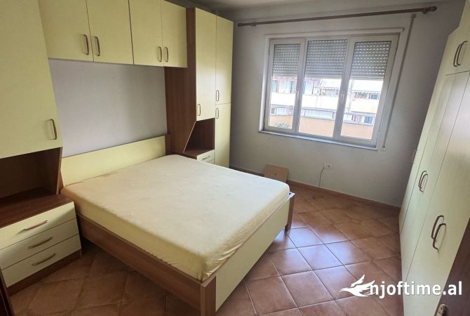 Shtepi ne shitje Apartament ne Tirane, 2+1, Mobilimi E mobiluar, Pagesa 304,999  Euro.