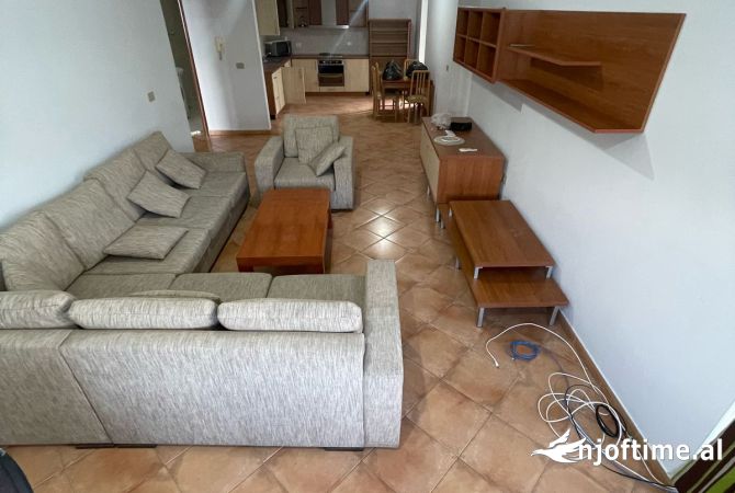 Shtepi ne shitje Apartament ne Tirane, 2+1, Mobilimi E mobiluar, Pagesa 304,999  Euro.