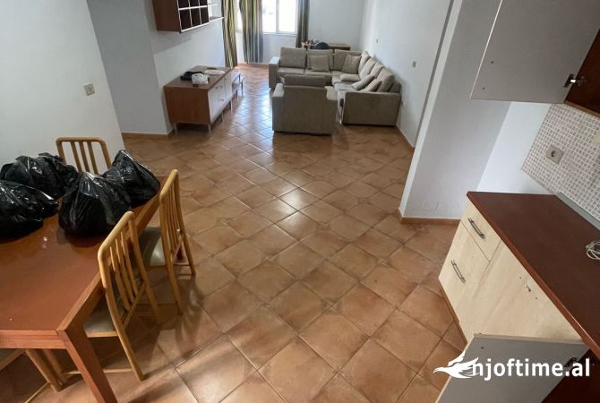 Shtepi ne shitje Apartament ne Tirane, 2+1, Mobilimi E mobiluar, Pagesa 304,999  Euro.
