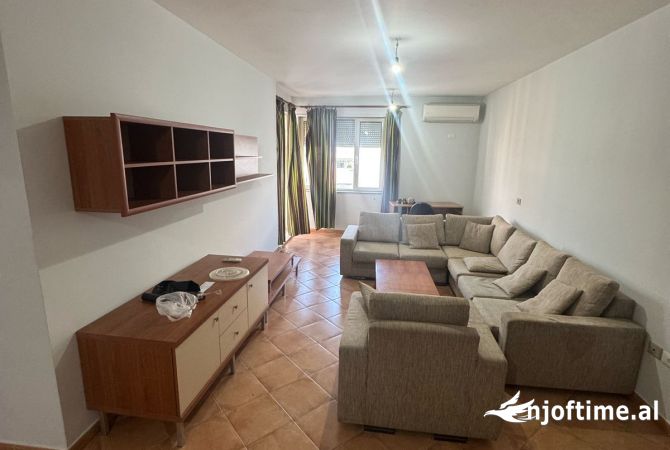 Shtepi ne shitje Apartament ne Tirane, 2+1, Mobilimi E mobiluar, Pagesa 304,999  Euro.