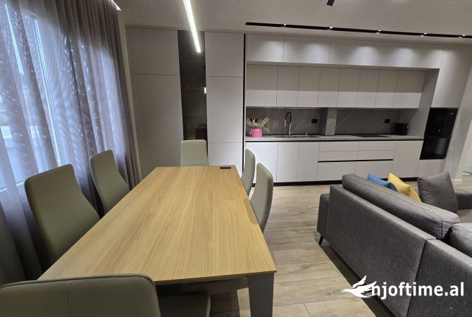 Shtepi me qera Shtepi Private ne Tirane, 2+1, Mobilimi E mobiluar, Pagesa 551  Euro.