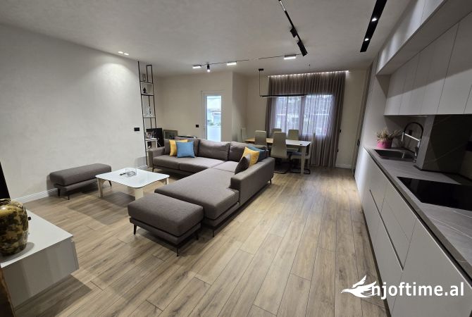 Shtepi me qera Shtepi Private ne Tirane, 2+1, Mobilimi E mobiluar, Pagesa 551  Euro.