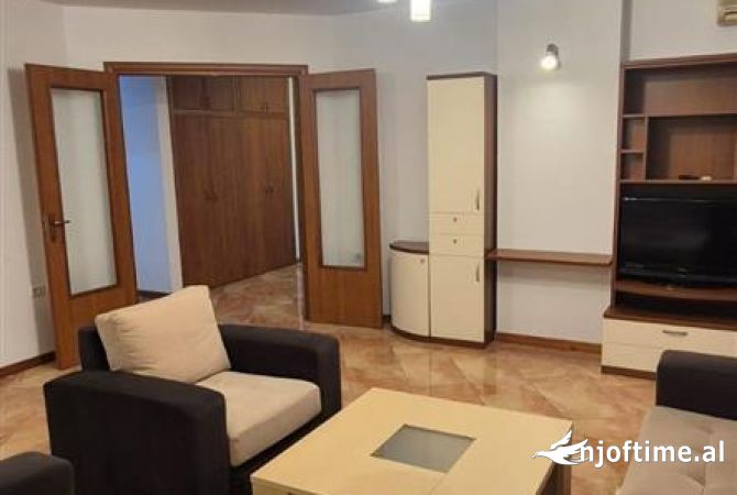 Shtepi me qera Apartament ne Tirane, 3+1, Mobilimi E mobiluar, Pagesa 1,100  Euro.