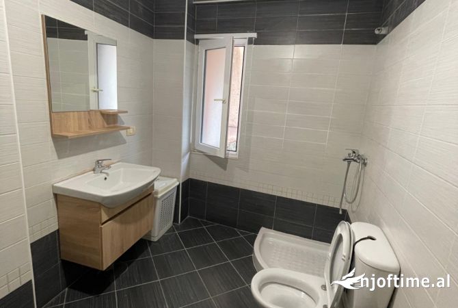 Shtepi me qera 2+1 ne Tirane - 751 Euro