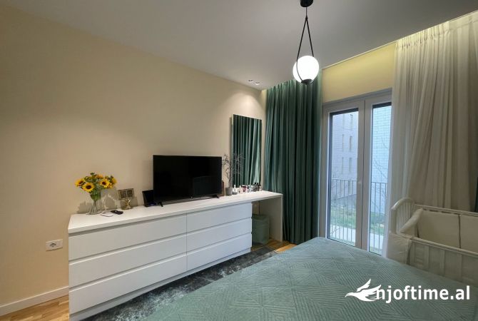 Shtepi ne shitje Apartament ne Tirane, 2+1, Mobilimi E mobiluar, Pagesa 284,999  Euro.