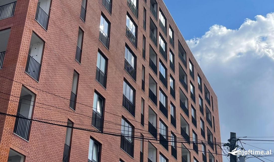 Shtepi ne shitje Apartament ne Tirane, 2+1, Mobilimi Bosh, pa mobiluar, Pagesa 144,030  Euro.