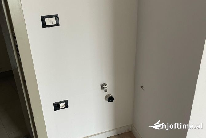 Shtepi ne shitje Apartament ne Tirane, 1+1, Mobilimi Bosh, pa mobiluar, Pagesa 114,999  Euro.