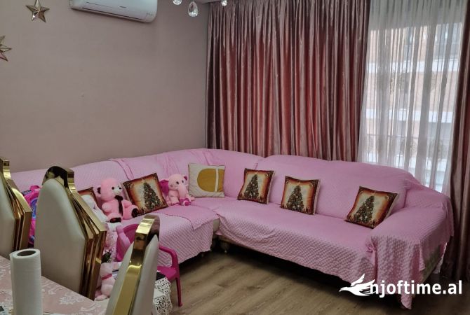 Shtepi ne shitje Apartament ne Tirane, 1+1, Mobilimi E mobiluar, Pagesa 175,001  Euro.