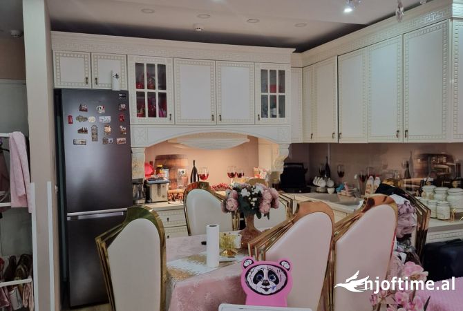 Shtepi ne shitje Apartament ne Tirane, 1+1, Mobilimi E mobiluar, Pagesa 175,001  Euro.