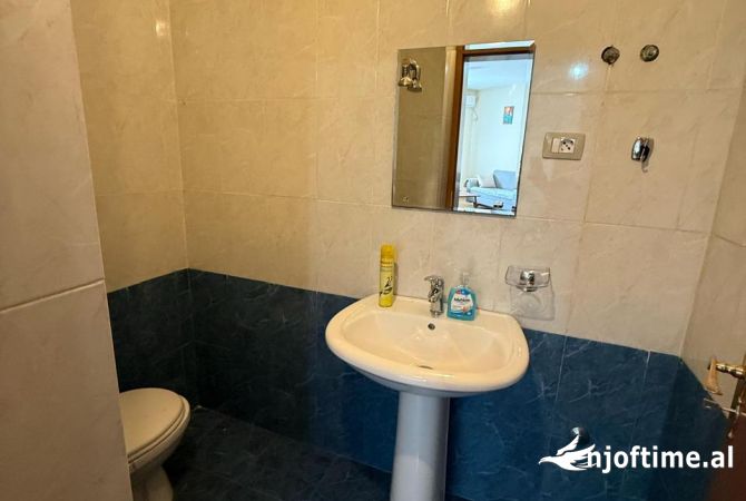 Shtepi me qera Apartament ne Tirane, 2+1, Mobilimi E mobiluar, Pagesa 601  Euro.