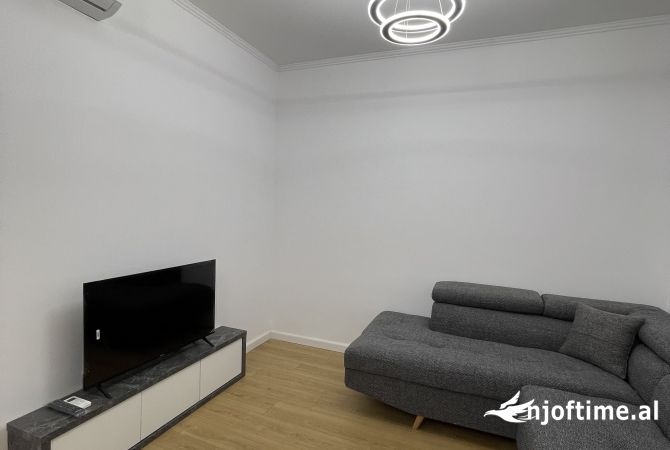 Shtepi ne shitje Apartament ne Tirane, 2+1, Mobilimi E mobiluar, Pagesa 150,000  Euro.