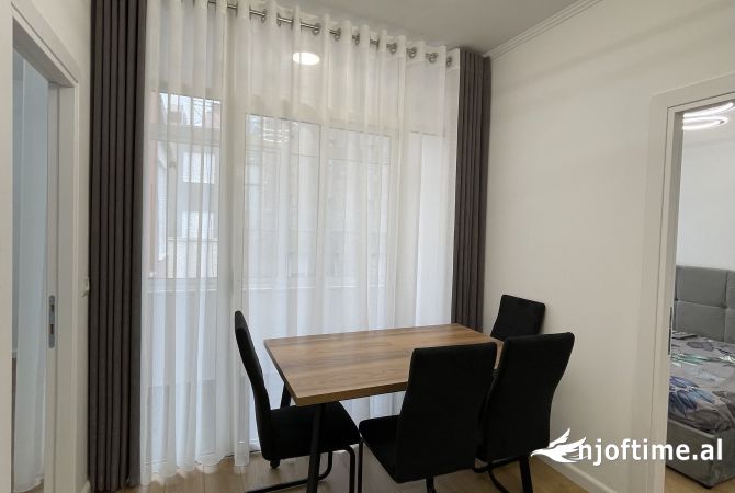 Shtepi ne shitje Apartament ne Tirane, 2+1, Mobilimi E mobiluar, Pagesa 150,000  Euro.
