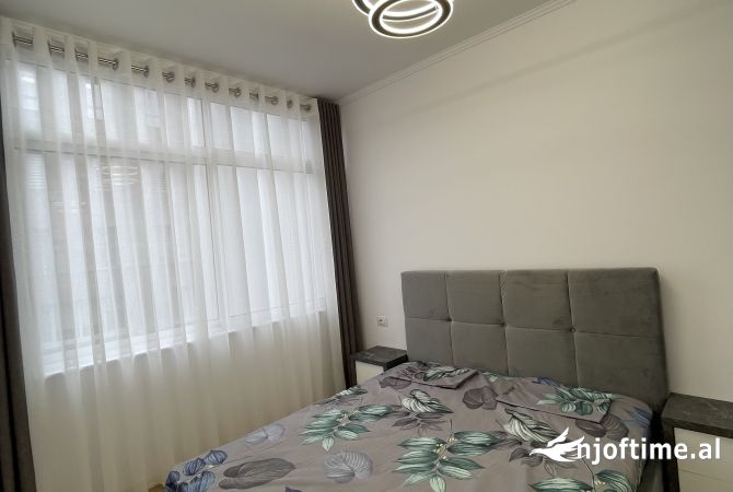 Shtepi ne shitje Apartament ne Tirane, 2+1, Mobilimi E mobiluar, Pagesa 150,000  Euro.