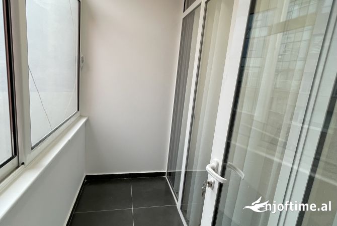 Shtepi ne shitje Apartament ne Tirane, 2+1, Mobilimi E mobiluar, Pagesa 150,000  Euro.