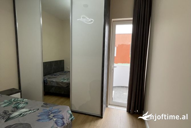 Shtepi ne shitje Apartament ne Tirane, 2+1, Mobilimi E mobiluar, Pagesa 143,000  Euro.