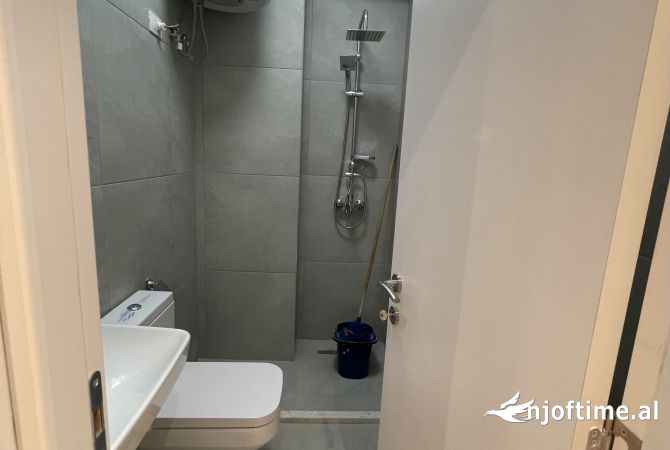Shtepi ne shitje Apartament ne Tirane, 2+1, Mobilimi E mobiluar, Pagesa 143,000  Euro.
