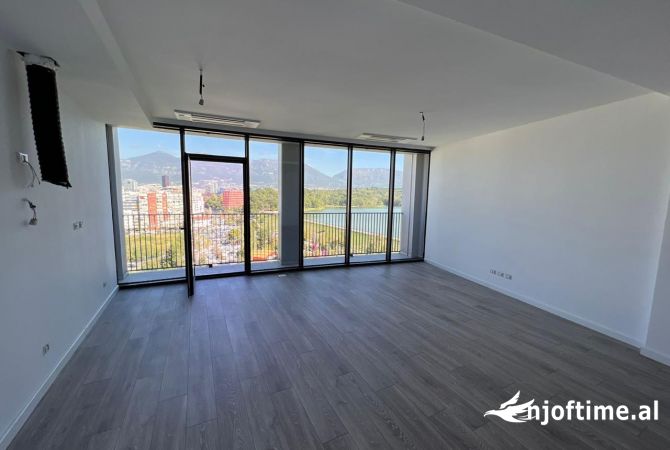 Ambient biznesi me qera 2+1 ne Tirane - 1,300 Euro